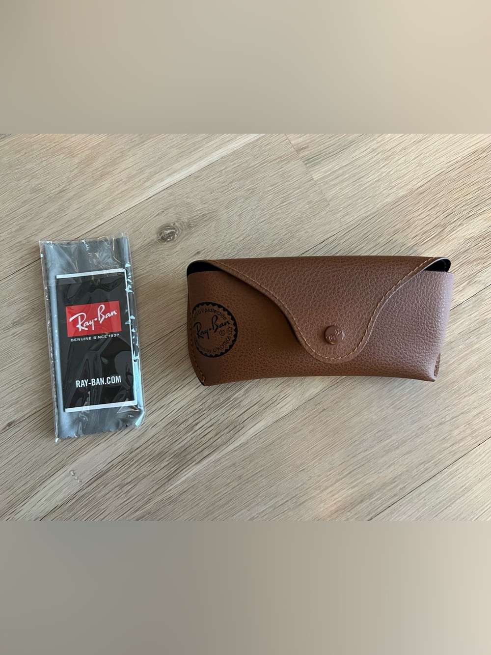 Ray-Ban Men's Brown Textured Leather Sunglasses Case